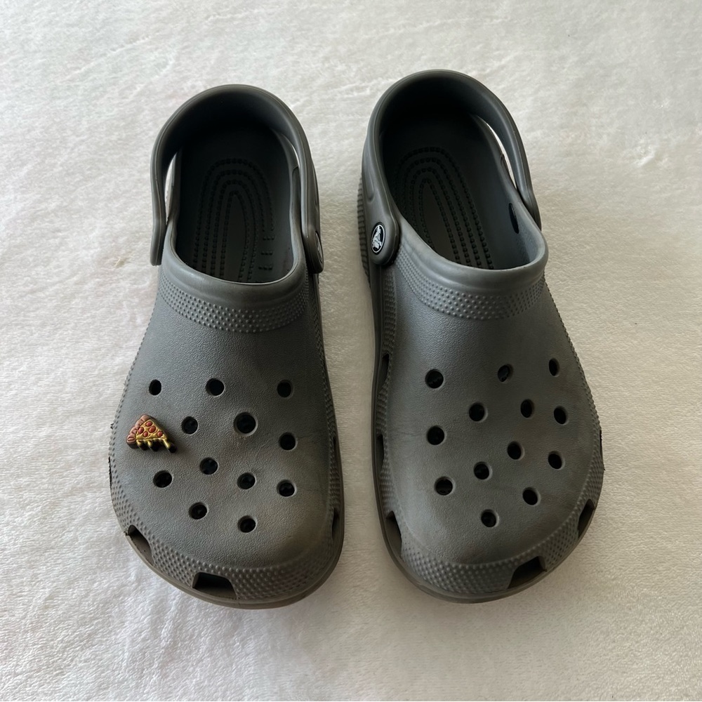 Crocs Classic Clogs with single pizza charm Size 8